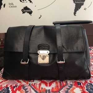 🔴SOLD🔴Louis Vuitton Segur MM in Black Epi🔴